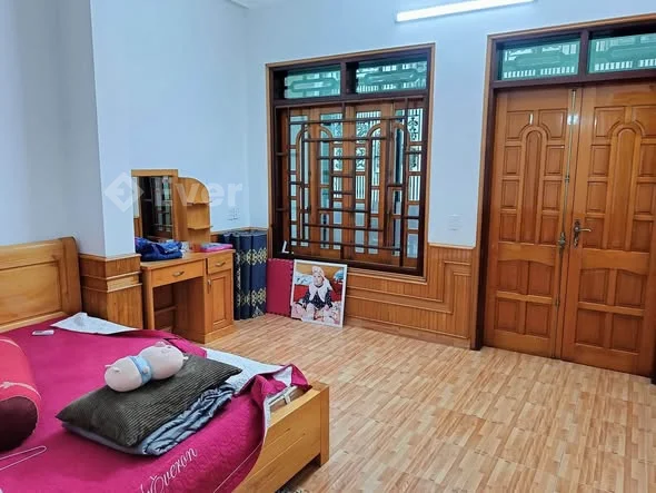 Nhà đẹp nội thất ốp gỗ, 3 tầng, mặt đường Chu Văn Thịnh tp Sơn La