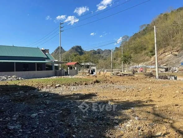 Sẵn 2 lô nền mặt đường chiềng ngần Dân cư đông đúc ,phù hợp kinh doanh