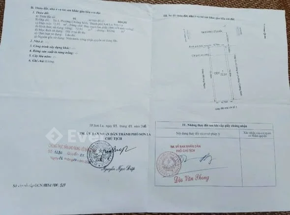 Bán đất tặng nhà cấp 4 măt đg Lê Duẩn gần Công an phường Chiềng Sinh dt 4,75x 15,3m. bìa fuii thổ cư