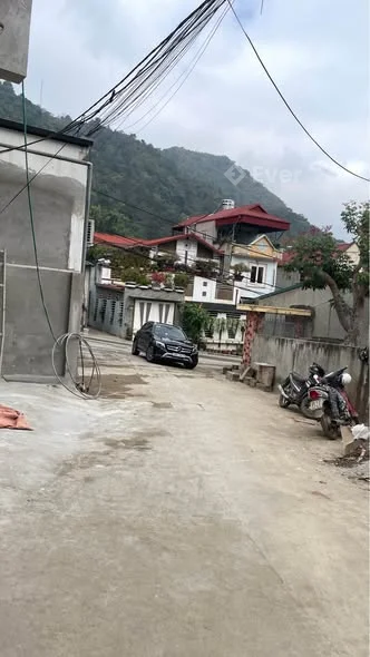 Cần bán nhà 3 tầng tổ 10 chiềng lề Sơn La. Diện tích: 55m2 full thổ cư