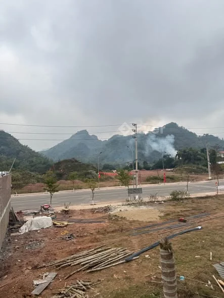 gia đình chuyển về quê cần bán -nhà 2 tầng 2 mặt đường : một mặt đường văn tiến dũng