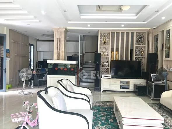 bán căn góc vincom 4 tầngdiện tích 101m2 có 3 phòng ngủ và thang máy, thiết kế hiện đại