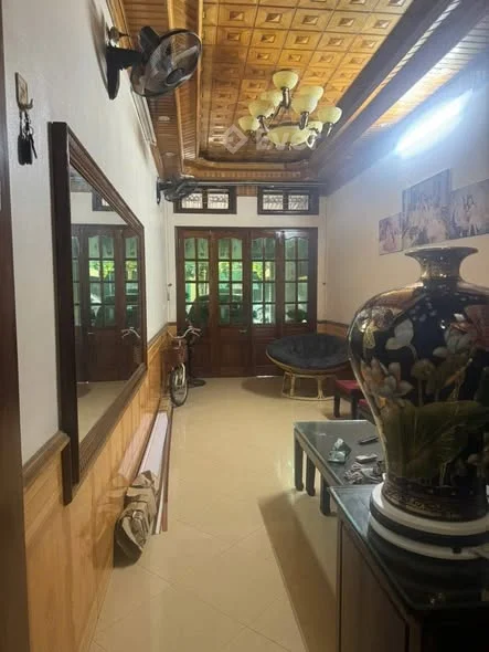 Cho thuê nhà 3 tầng và nhà cấp 4 mặt đường chính đường Lê Đại Hành