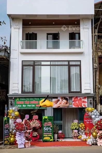 Bán Nhà 3 tầng mặt đường Phạm Văn Đồng, cách ngã 8 600m,TP Tuyên Quang