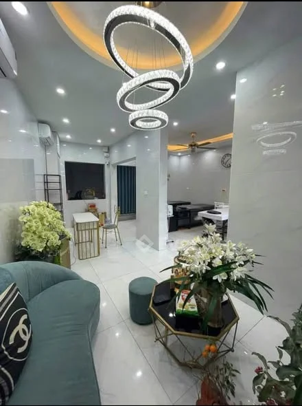 Bán Nhà 3 tầng mặt đường Phạm Văn Đồng, cách ngã 8 600m,TP Tuyên Quang