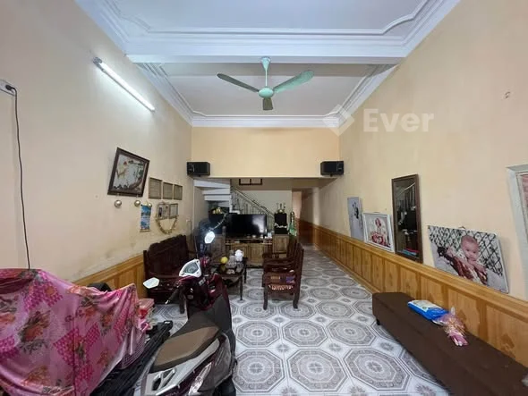 duy nhất căn nhà có một không hai. nhà 2 tầng 1 tum mặt đường tổ 9 tân hà