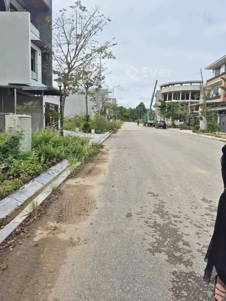 BÁN LÔ BIỆT THỰ GÓC – KĐT ĐỨC HÙNG Lô góc đẹp, thoáng ba mặt – cực hợp xây biệt thụ vườn sang trọng.