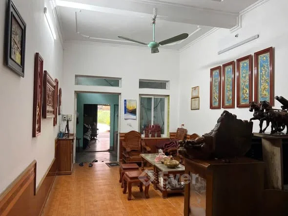 Cần bán nhà 2 tầng đường Tân Hà, ngay gần điện lực cũ