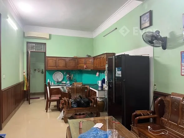 Bán căn nhà 3 tầng cạnh Vincom———————————————————————