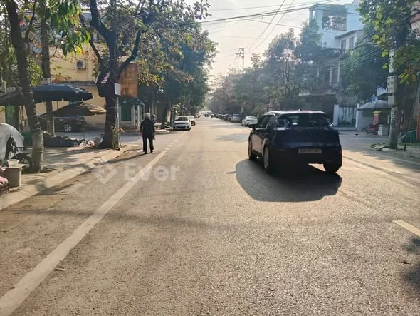 Bán nhà mặt đường Trần Hưng Đạo Rộng 3,5m sâu 13m Đường to đẹp, kinh doanh buôn bán tốt