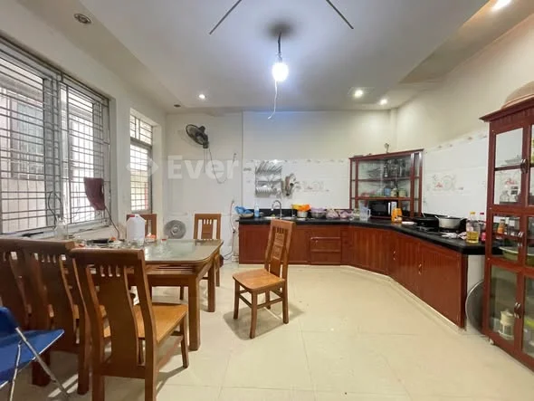 bán nhà 4 tầng trục Lê Lợi 3mặt tiền 5m sâu 22m có 4 phòng ngủkhu trung tâm thuận lợi kinh doanh