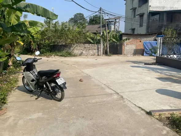 CHÍNH CHỦ BÁN ĐẤT TỔ 6 Ỷ LA • Diện tích 4 x 17m, phun thổ cư • Đường rộng, ô tô đỗ cửa, khu đất bằng