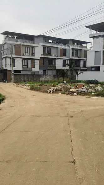 Bán lô đất gần trường công nghệ thông tin - dt gần 80m mặt tiền 5m phun tc