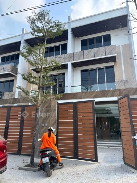 NHÀ 3 TẦNG THUỘC TĐC NÔNG LÂM - GẦN ĐƯỜNG VIỆT BẮC