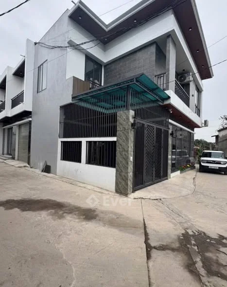 Ngay mầm non bonbee đáncăn nhà 2 mặt tiền form biệt thự đẹp