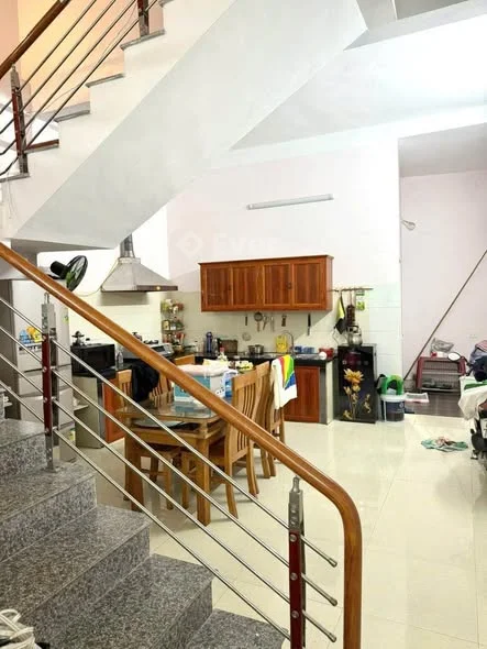 nhà tổ 9 phường Tân Lập (cũ ) nay là phường Tích Lương - cây xăng, cá Hồi chợ Đồn đi vào hơn 100m .