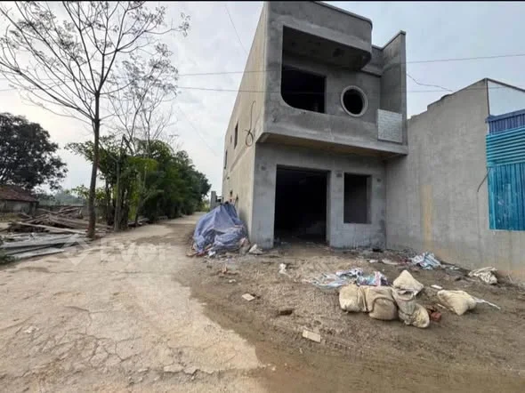 NHÀ MỚI CHO VC TRẺ ĐÓN TẾT Ngõ 5 TÂN CƯƠNG cạnh bến xe samsung đi vào 50m , ngay quán 300