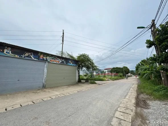 200m là ra đến trục chính đường Động Lực thuộc khu tái định cư đường quy hoạch ( cách chợ Thái 1km )