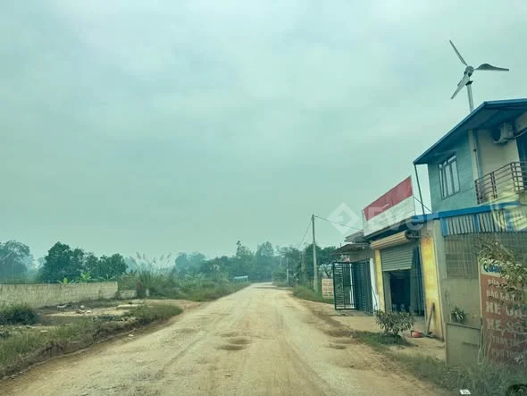 Trục chính đối diện TDC HuốngĐường nhựa hơn 10m, dân cư đông đúc… diện tích 120m2 mặt tiền 6m