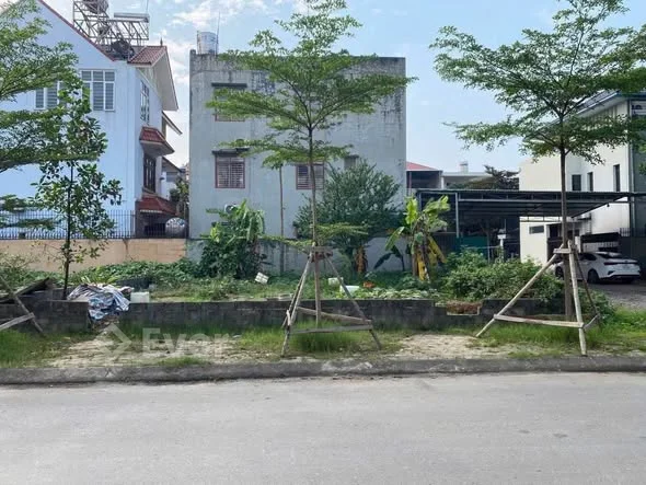 HỒ XƯƠNG RỒNG LÔ BIỆT THỰ DUY NHẤT HƯỚNG ĐÔNG NAM- Diện tích: 160m (11,10x14,4m) full thổ cư