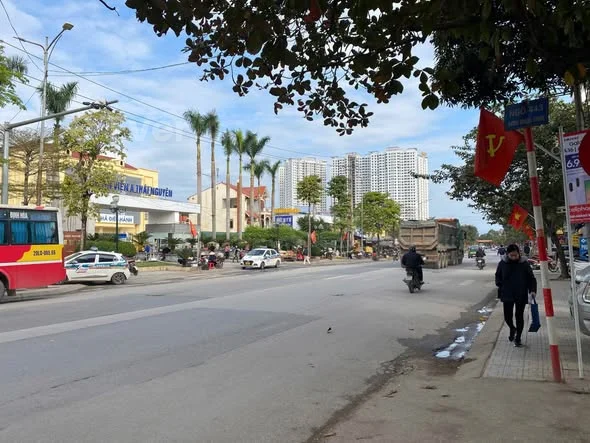 Cần bán nhanh lô đất đối diện viện A mới , sát công an phường đi vào 100m , phường thịnh đán cũ.