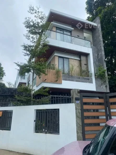 NHÀ 3 TẦNG- Lô 2 Đường Đê Nông Lâm- Diện tích 141,3m- Vị Trí : Cách đường đê Nông Lâm 30m