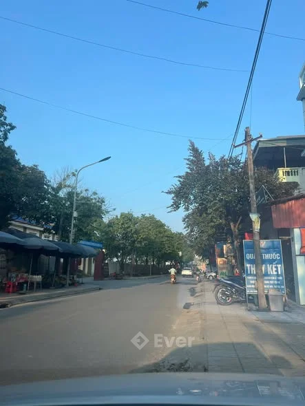 Đất trung tâm thị trấn Yên Lập, tỉnh Phú Thọ.
Gần ngay cổng bệnh viện đa khoa yên lập. Mà giá chỉ h