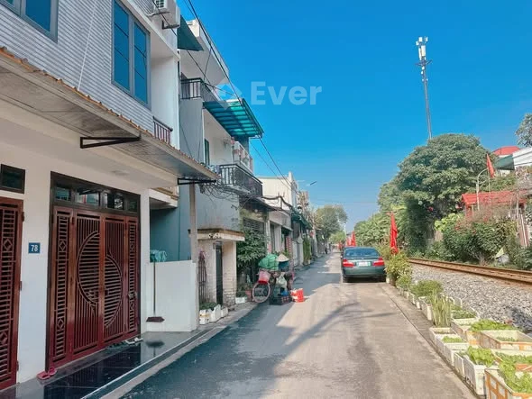 BÁN ĐẤT KHU HỒNG HÀ - TIÊN CÁT - VIỂ TRÌ
Đất vuông vắn đẹp 2 mặt đường trước, sau.
Dt 89,2m (tc 70m)