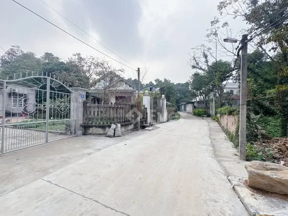 Khu 16 Thị trấn Hùng Sơn, cách đường trục chính Lạc Hồng chỉ 50m . Giá chỉ 9xx
DT 87,7m full thổ cư - Thỏa thuận - 87.7m²