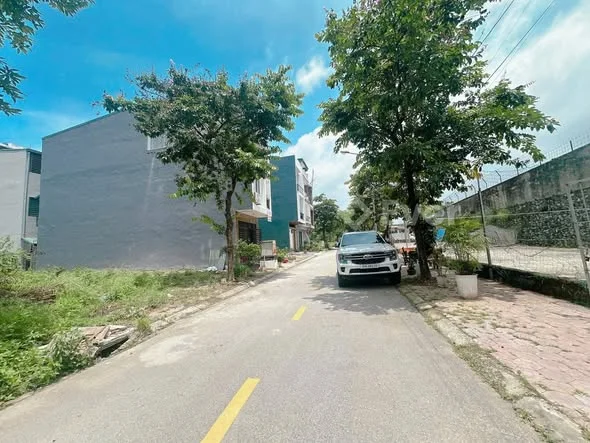 Bán đất băng 3 trục cao sơn kđt minh phương ngõ 234 rẽ vào Dt 76.5m mặt 4,5m