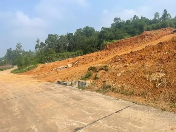 BÁN ĐẤT:Hang FO giá chỉ 4xxDiện tích 100m-118m . Khu 7 Tiên Kiên