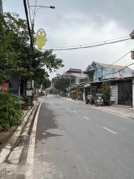 Chính chủ e Bán đất băng 2 cao Bang cách trường y 100m cách bệnh viện TXPT