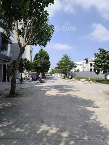 BÁN NHÀ – VỊ TRÍ TRUNG TÂM VIỆT TRÌ, PHÚ THỌ
Vị trí: Liền khu Bavella Lạc Ngàn, Việt Trì, Phú Thọ