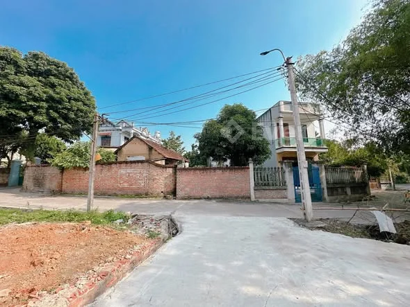 Em có 3 ô LK dt 81m ~ 83m khu Dữu Lâu.Ngõ 364 Trần Phú đi vào.