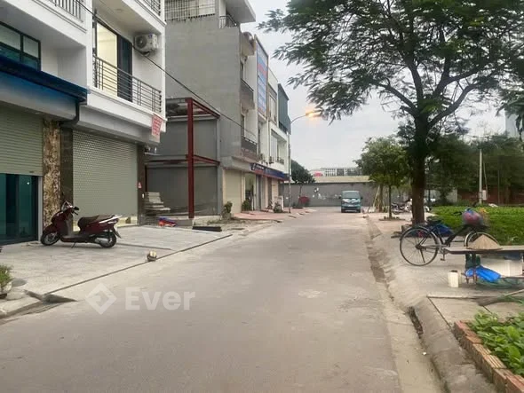 BÁN Ô ĐẤT KHẢ LỄ 3 NHÌN VƯỜN HOA HƯỚNH ĐÔNG NAM Diện tích 81m2.