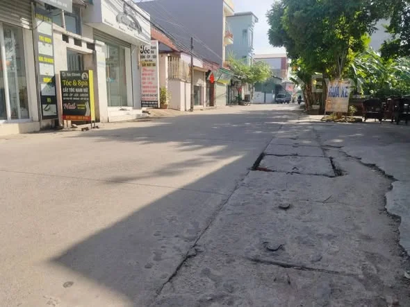 BÁN LÔ ĐẤT 2 MẶT TIỀN .KINH DOANH MỌI MẶT HÀNG .ĐƯỜNG TRỤC CHÍNH TAM GIANG