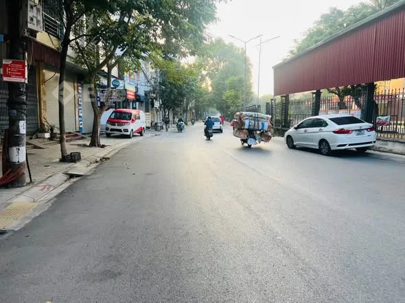 2CC bán lô đất Phường Kinh Bắc đường trước nhà rộng 5 tránh nhau vỉa hè đá xanh rộng 6m