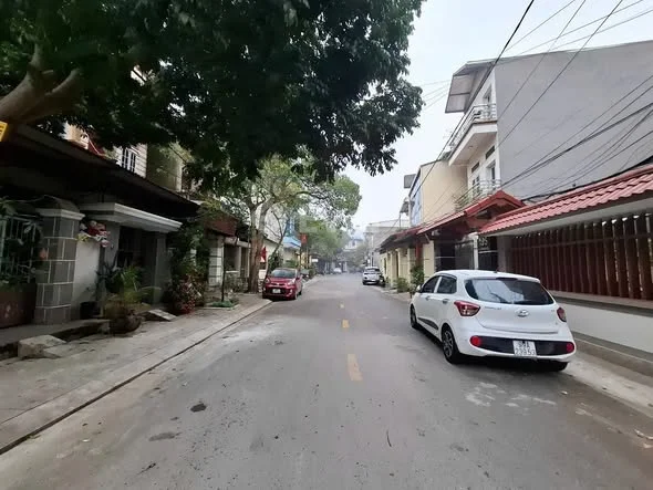 Em bán 1 lô trục đường Lê Phụng Hiểu kinh doanh buôn bán tốt Tiền Ninh Vệ Kinh Bắc Dt 113m2 mặt 5,5m