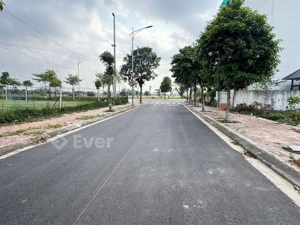 Bán Lô Đất Viglacera Yên Phong Nhìn Sân Bóng