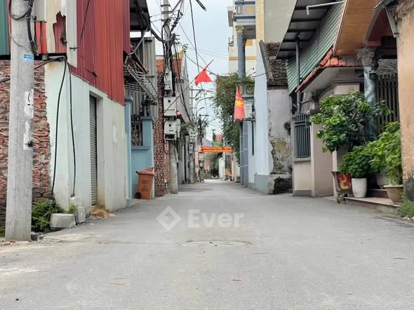 VĨNH THỌ - HƯƠNG MẠC - TỪ SƠN - BẮC NINH
•Diện tích: 47,4m2
•Đường: 2 ô tô tránh nhau thoải mái