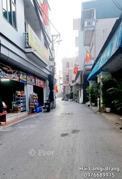 HƠN TỈ CÓ ĐẤT KP ME - PHÙ KHÊ SÁT TRƯỜNG HỌC_VÀI BƯỚC Ô TÔ TRÁNH ĐỖ