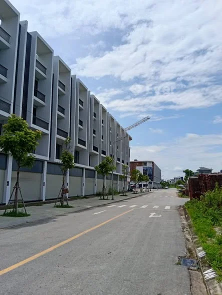 CC-bán shop house Bigc Bắc Giang toạ lạc chân tòa tháp đôi luxora siêu đắc địa 2 mặt tiền. Dt-111m2