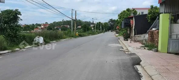 Cc nhờ bán lô đất thổ cư vân trại giáp lãm trại đường ô tô xe máy chánh nhau rẻ hơn vài trăm triệu