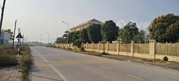 Bán Lô Đất đẹp nhìn UBND , check sân bóng và công viên Dự Án Lạc Vệ newcenter , Tiên Du, Bắc Ninh. - Thỏa thuận - 100m²