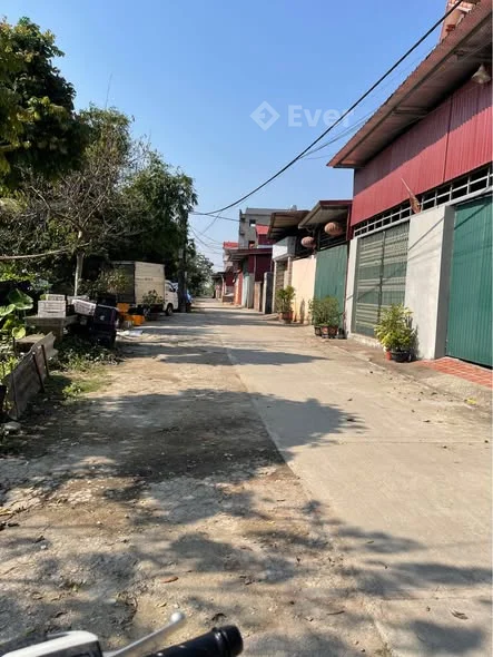 NHÀ ĐẸP – GIÁ TỐT TẠI TRUNG TÂM THỊ TRẤN CHỜ Diện tích: 100m², ngang hơn 7m