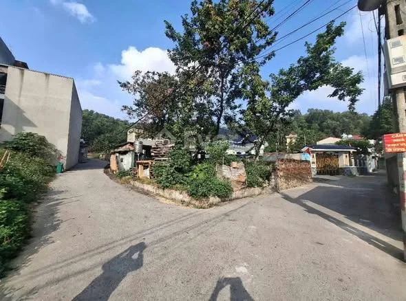 Bán lô góc Môn Tự-Nam Sơn ngõ 2 ô tô tránh. Nhau cách khu công nghiệp Nam Sơn-Hạp lĩnh chỉ 300m
