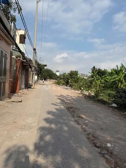 BÁN NHANH ĐẤT TT YÊN VIÊN –SÁT CHỢ CỐNG THÔN-CẦU ĐUỐNG 1.5km