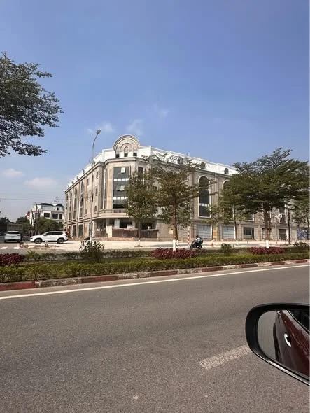 Em bán lô đất mặt đường 36 đối diện trung tâm thương mại quế võDT 100m2 MT 5m(có khe thoáng 2m)