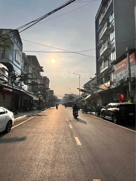 6.x tỷ lô trục chính chợ Lãm Làng . 90m2 mặt 4.5m Trục chính 4 oto tránh nhau