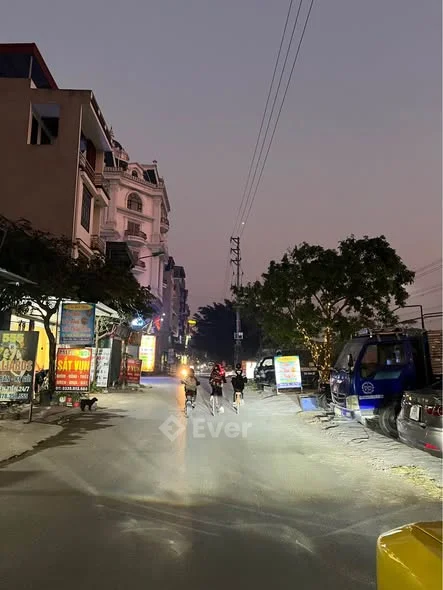 Bán nhà 5 tầng ở mặt đường 287 hoàn sơn giá 9,x tỷDiện tích 75m2 mặt tiền 5 m